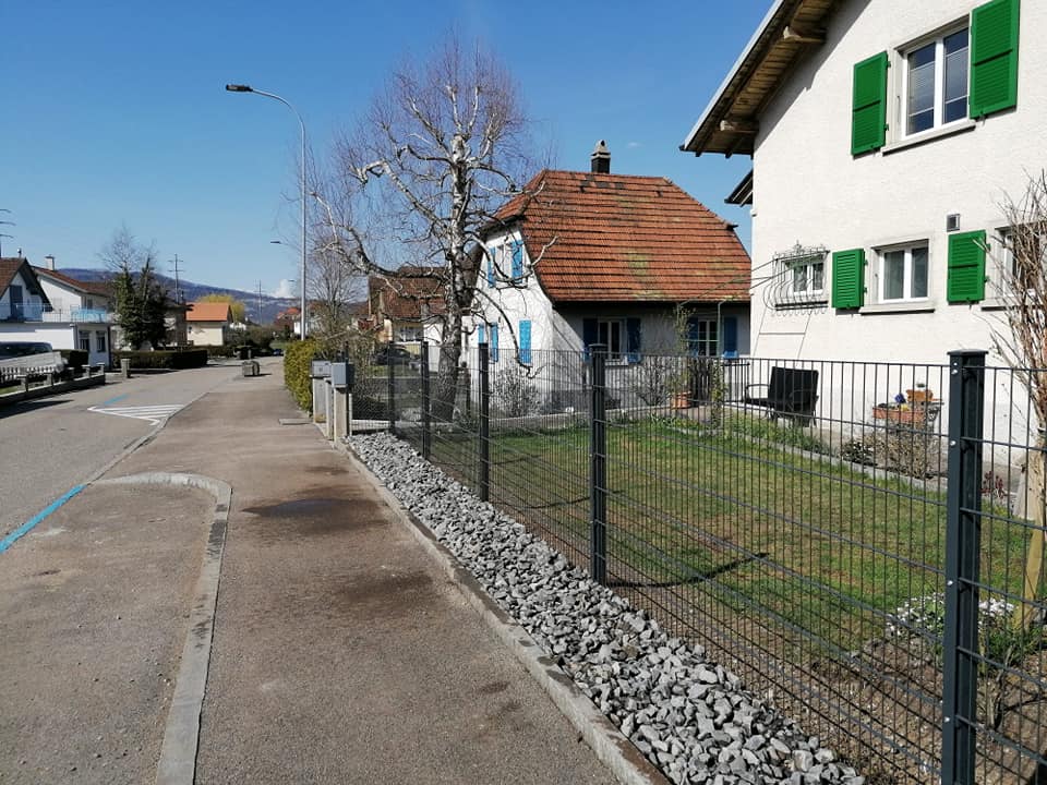 Remplacement d'une haie par une barrière